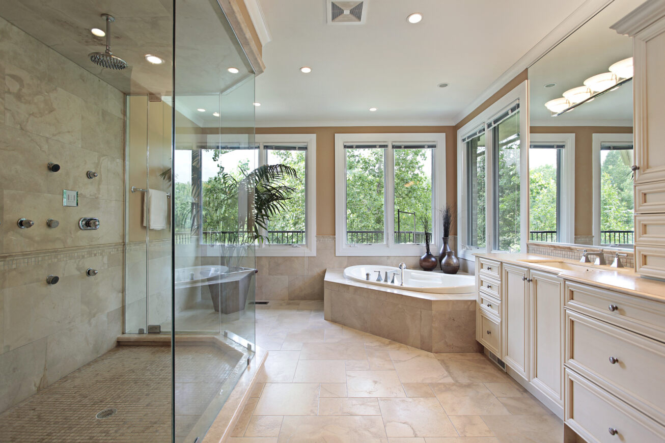 Master,Bath,In,New,Construction,Home,With,Large,Glass,Shower